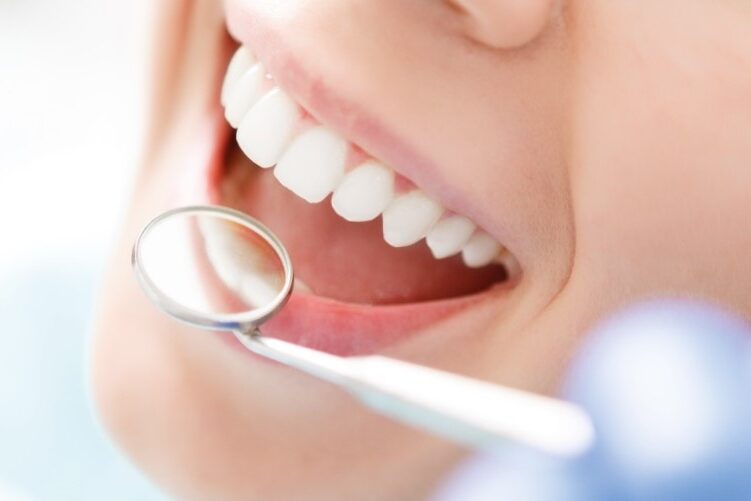 clínica dental cerca de Villafranca del Castillo – sonrisa con espejo clínica dental cerca de Villafranca del Castillo - sonrisa con espejo