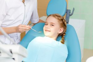dentista infantil cerca de brunete-niña- azul