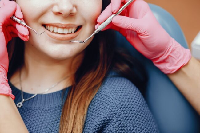 clínica dental cerca de Brunete - guantes