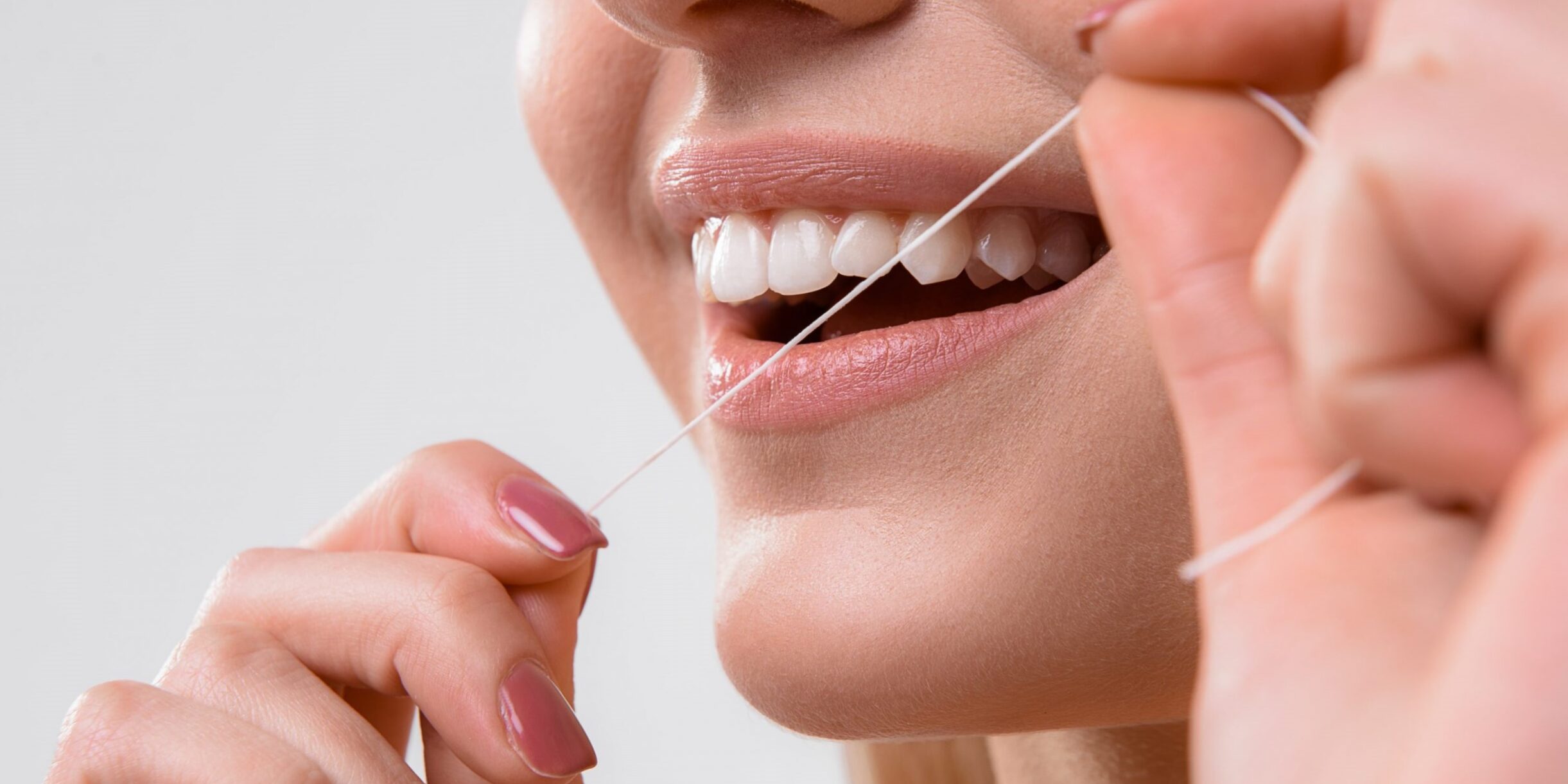 clínica dental cerca de Brunete - hilo dental