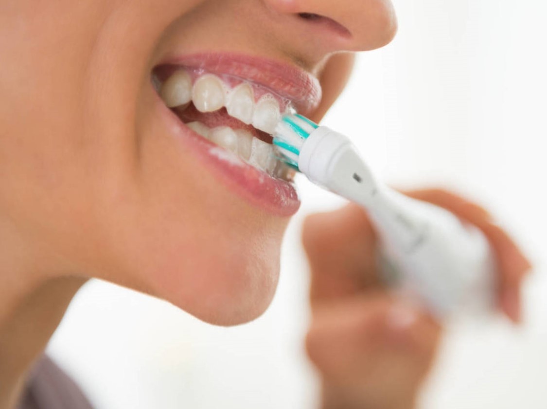 La importancia de una correcta limpieza dental  Like Dental