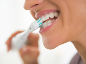lavarse los dientes - cepillo eléctrico