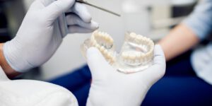 protesis dentales cerca de Majadahonda - transparente