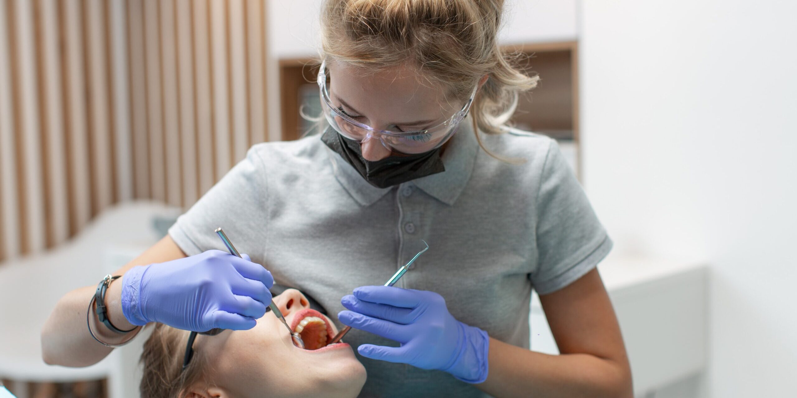 limpieza dental para sarro – Mujer limpieza dental para sarro - Mujer