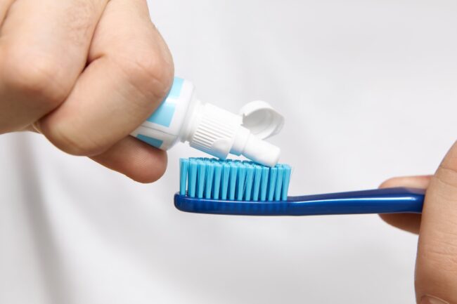 dentifricos para sarro - cepillandose