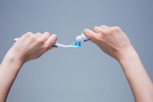 pasta de dientes para sarro - cepillo