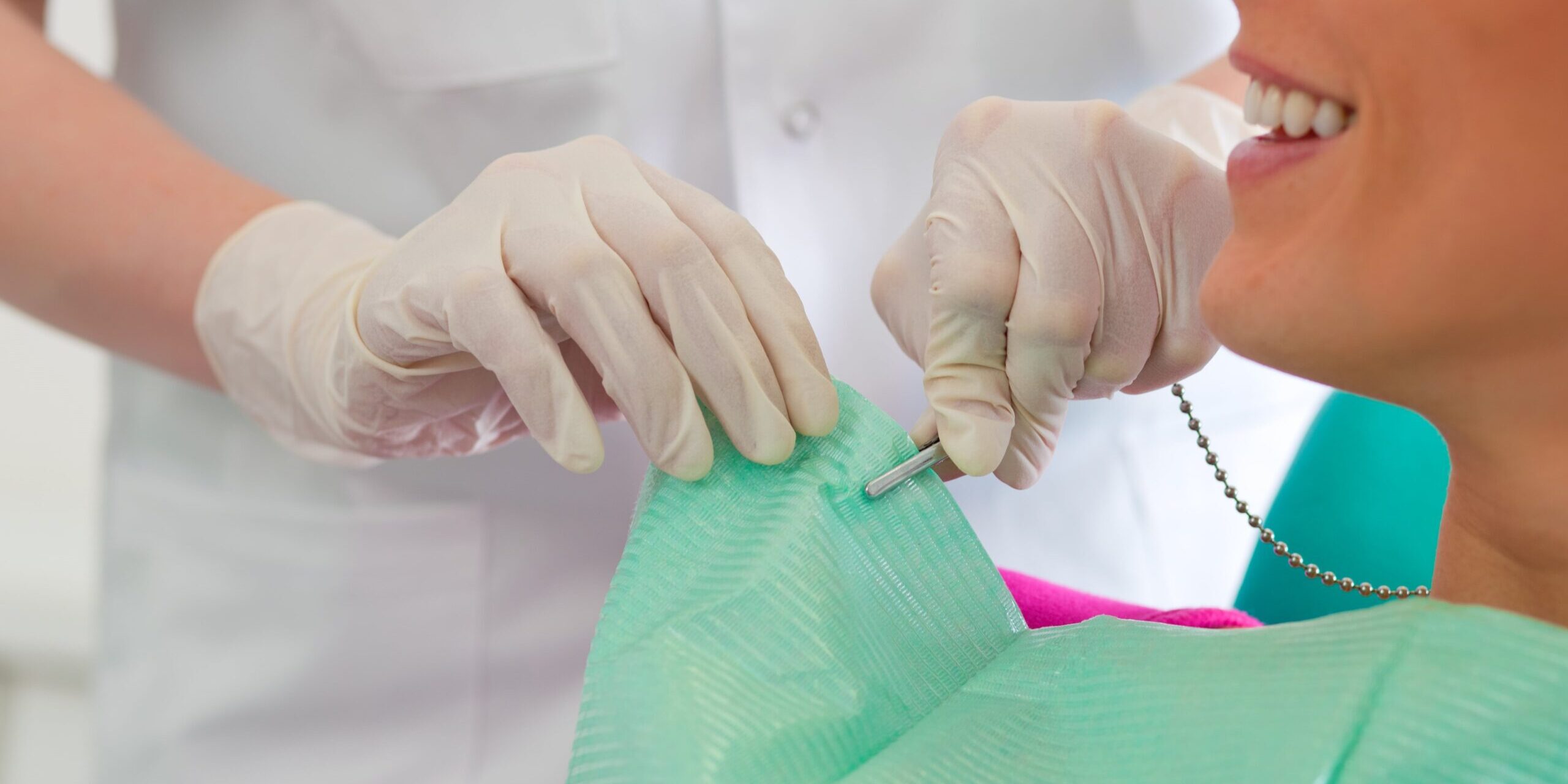 clinica dental brunete – mujer sonriendo clinica dental brunete - mujer sonriendo