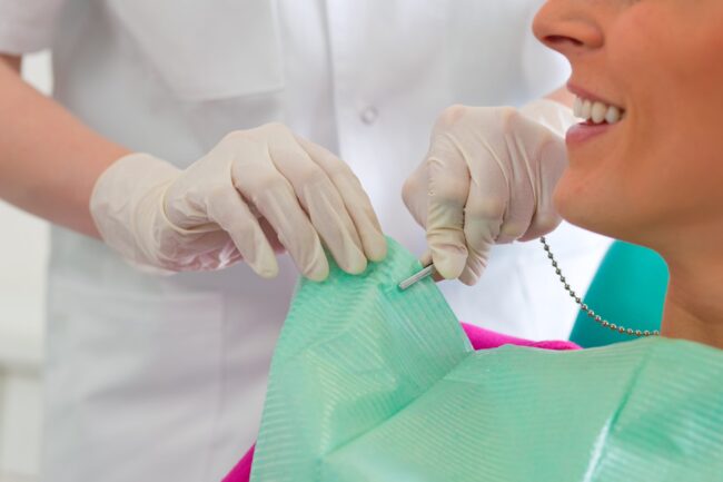 clinica dental brunete - mujer sonriendo