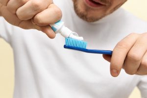 tecnicas de blanqueamiento dental - cepillÃ¡ndose-