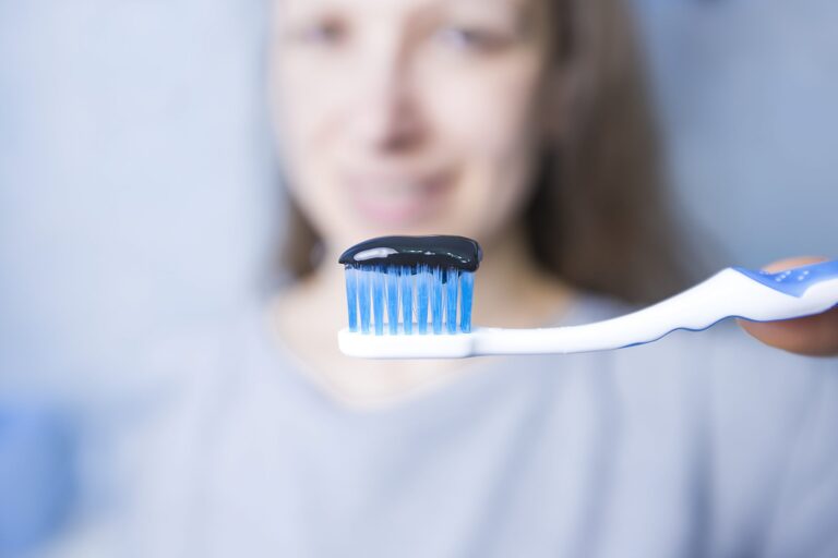 por qué no es bueno blanquear los dientes con carbon activo – mujer- por qué no es bueno blanquear los dientes con carbon activo - mujer-