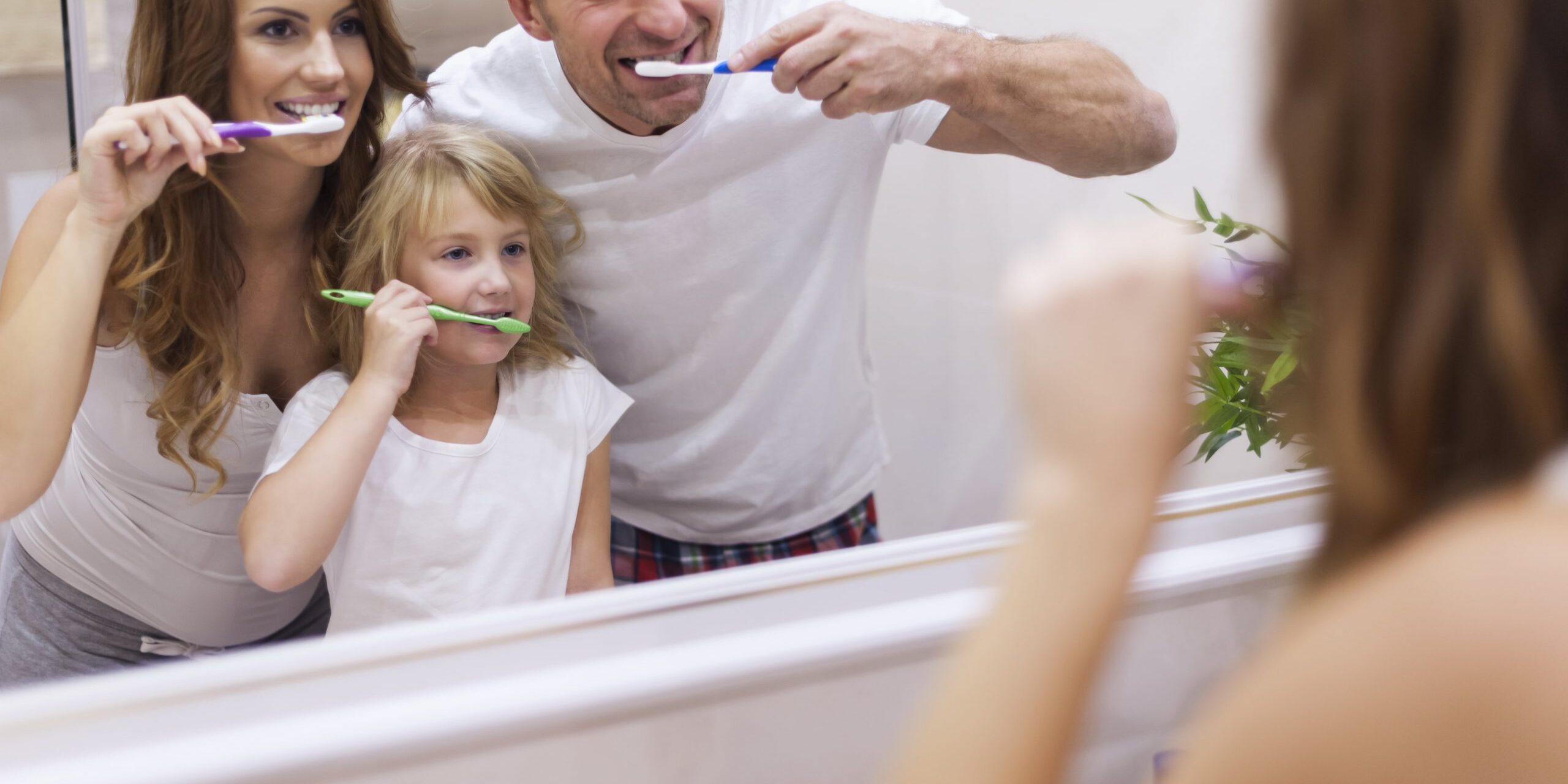 como cepillarse adecuadamente los dientes – familia- como cepillarse adecuadamente los dientes - familia-