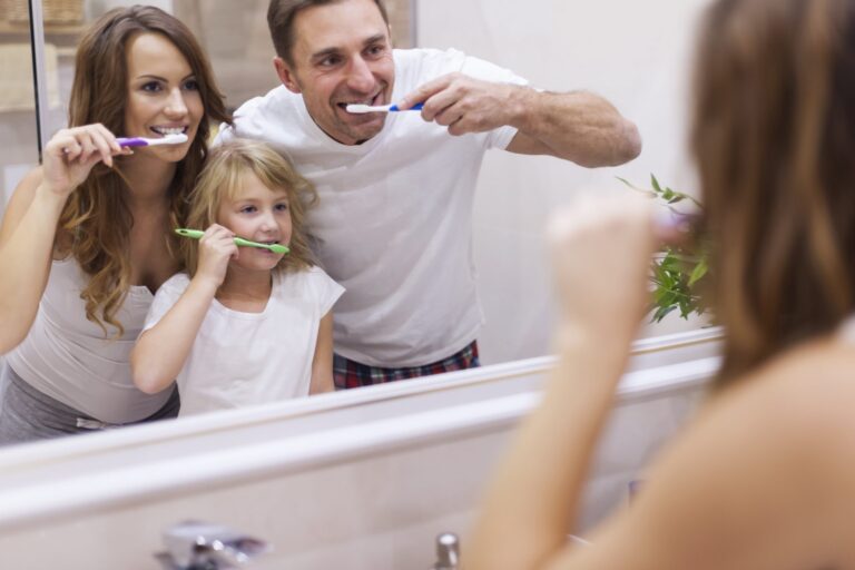 como cepillarse adecuadamente los dientes – familia- como cepillarse adecuadamente los dientes - familia-