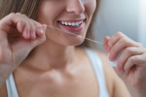 Para qué sirve el hilo dental - higiene dental