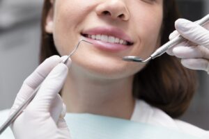 centro odontológico en Brunete - revisar dientes