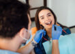 clinica dental en villanueva de la cañada - revision chica sonriendo