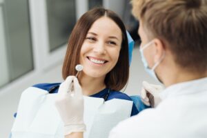 odontología estética en Majadahonda - doctor paciente dentista