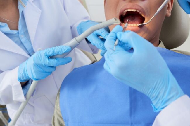 Limpieza dental en Majadahonda-hombre