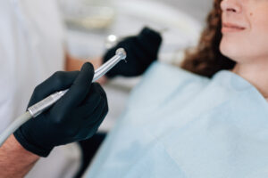clínica dental en Villanueva de la Cañada-guante