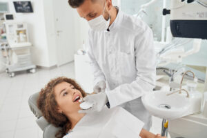 dentistas en brunete-chica