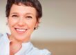 prótesis-dental-en-Majadahonda- mujer sonriendo