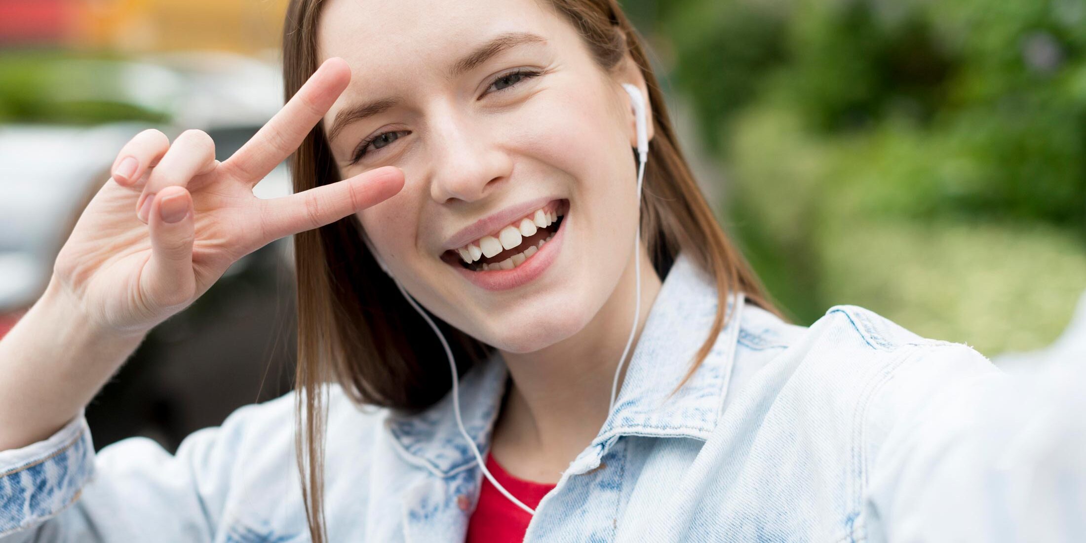 Ortodoncia en Majadahonda – adolescente sonriendo Ortodoncia en Majadahonda - adolescente sonriendo