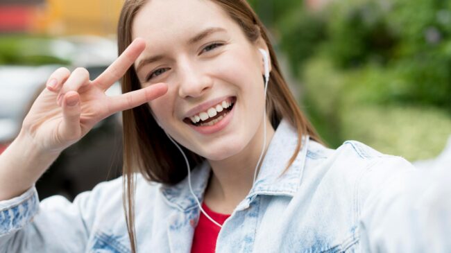 Ortodoncia en Majadahonda - adolescente sonriendo