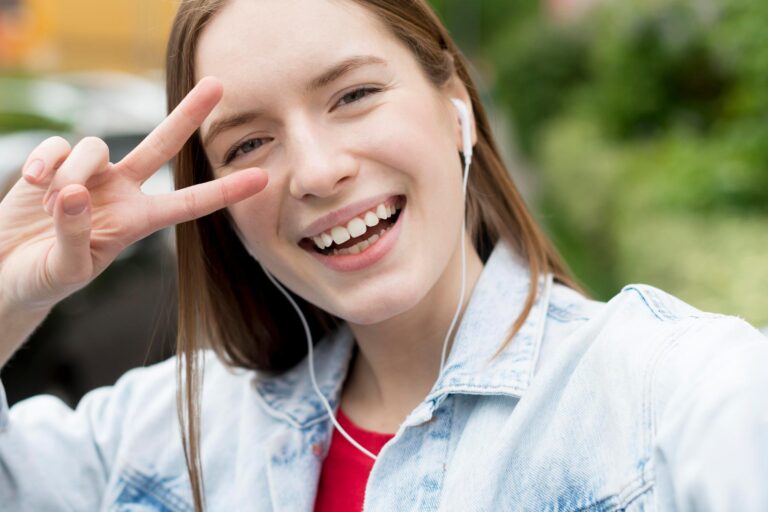 Ortodoncia en Majadahonda – adolescente sonriendo Ortodoncia en Majadahonda - adolescente sonriendo